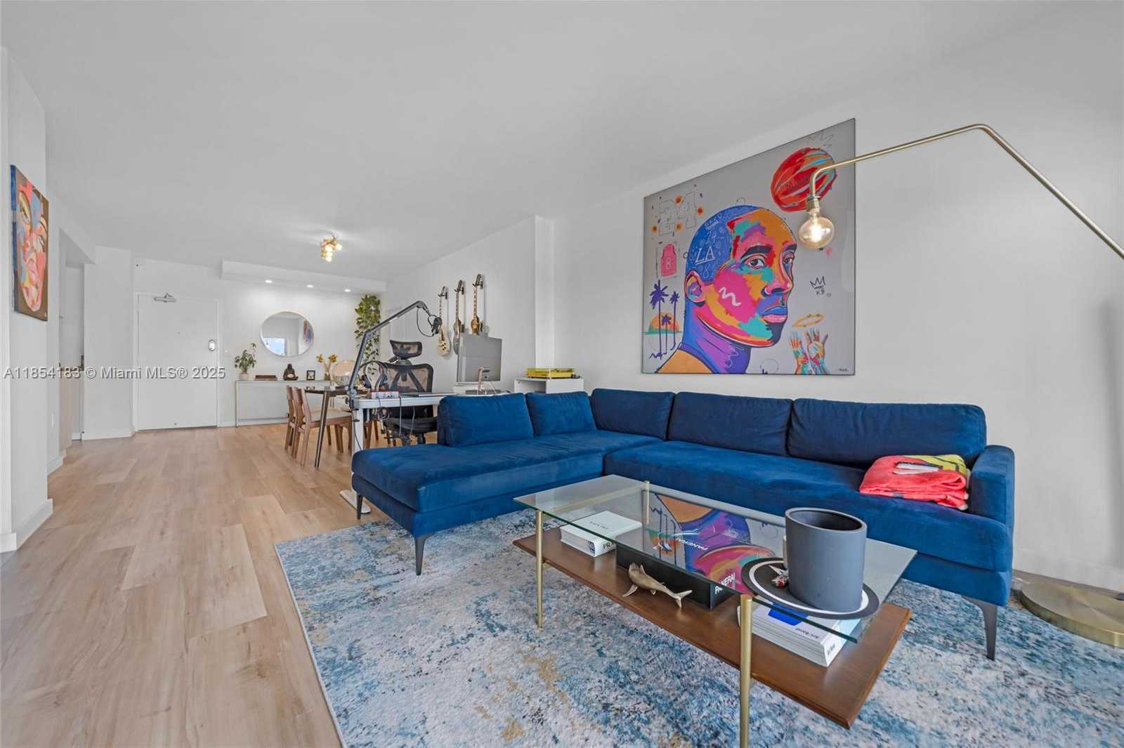 Small Image of 300 BAYVIEW DR #1614, Sunny Isles Beach Number 6