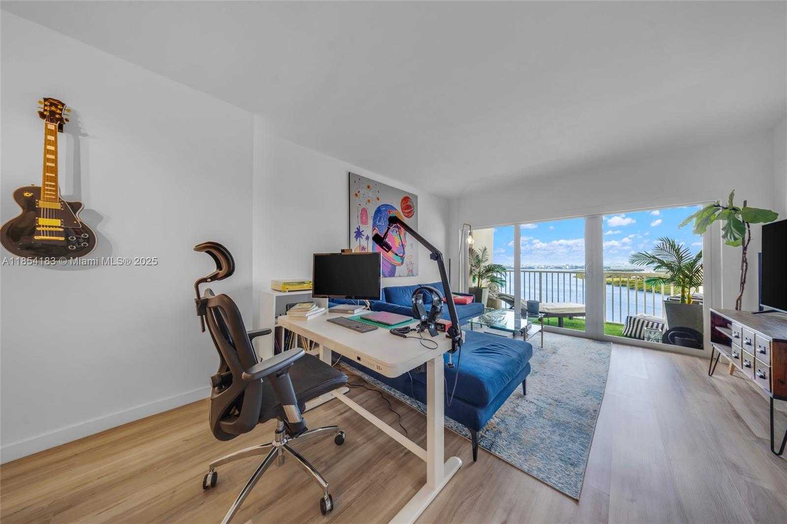 Small Image of 300 BAYVIEW DR #1614, Sunny Isles Beach Number 7
