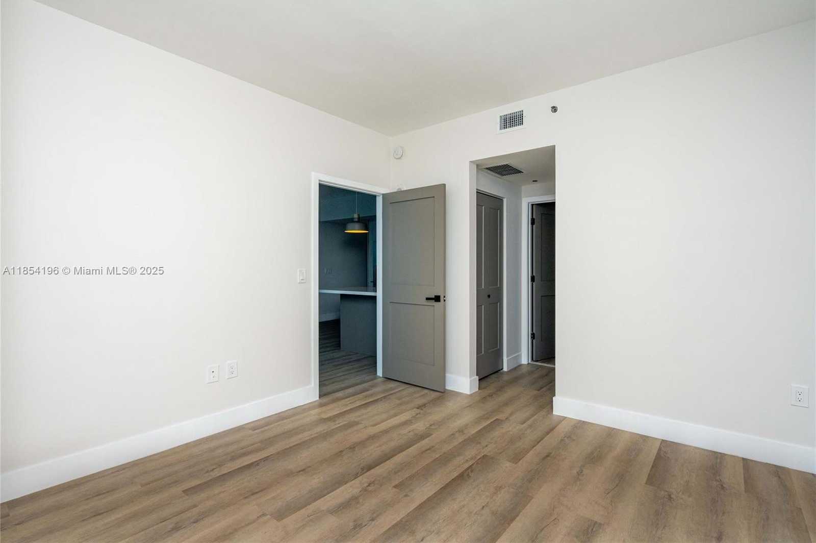 Small Image of 950 BRICKELL BAY DR #4007, Miami Number 11