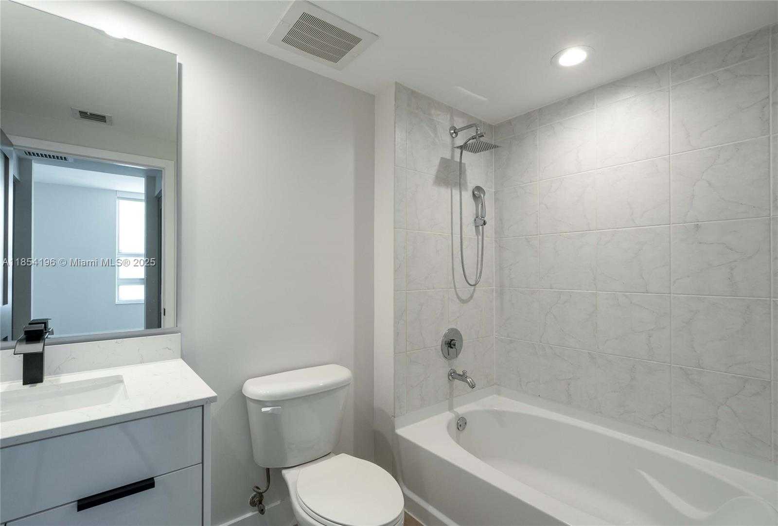 Small Image of 950 BRICKELL BAY DR #4007, Miami Number 12