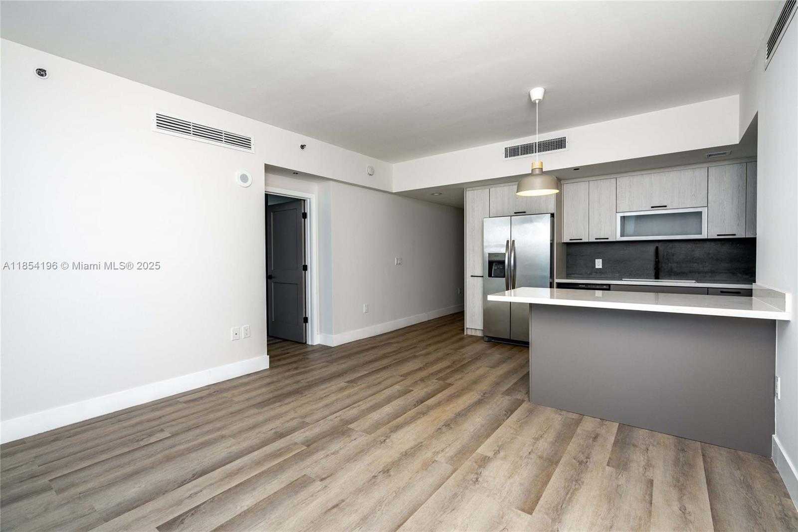 Small Image of 950 BRICKELL BAY DR #4007, Miami Number 6