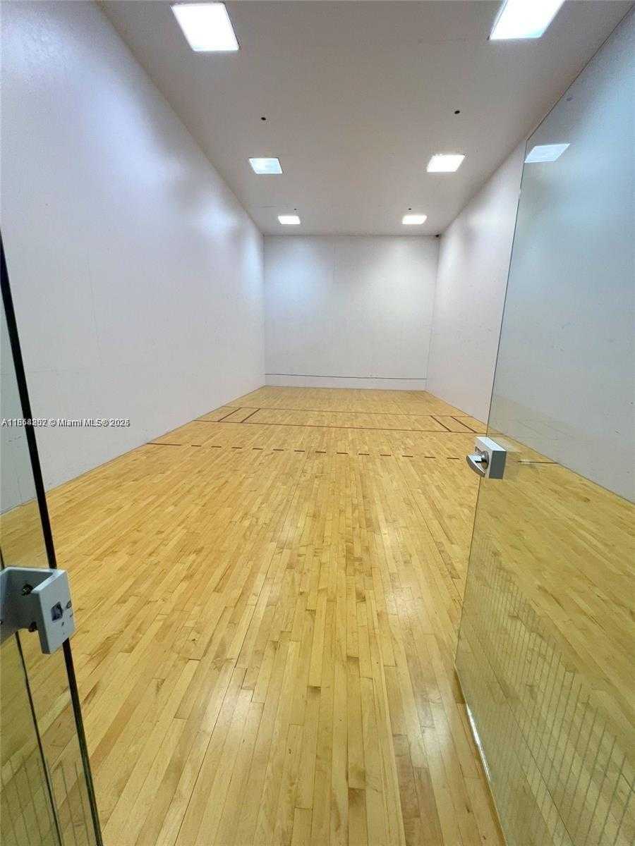Small Image of 690 SOUTH WEST 1ST CT #1032, Miami Number 23