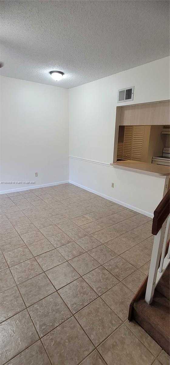 Small Image of 18342 NORTH WEST 68TH AVE #L, Hialeah Number 4