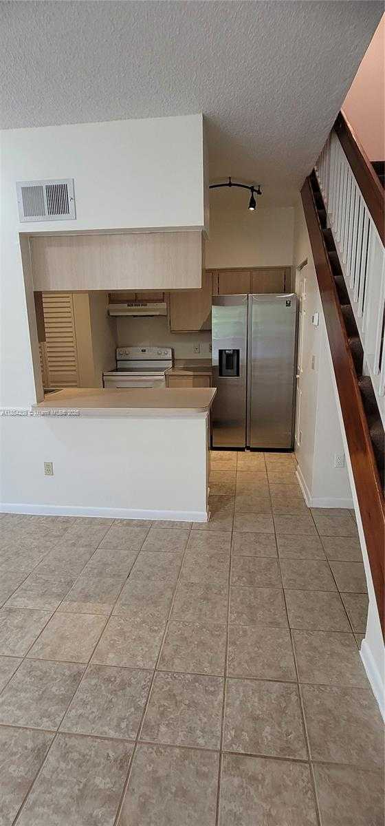 Small Image of 18342 NORTH WEST 68TH AVE #L, Hialeah Number 5