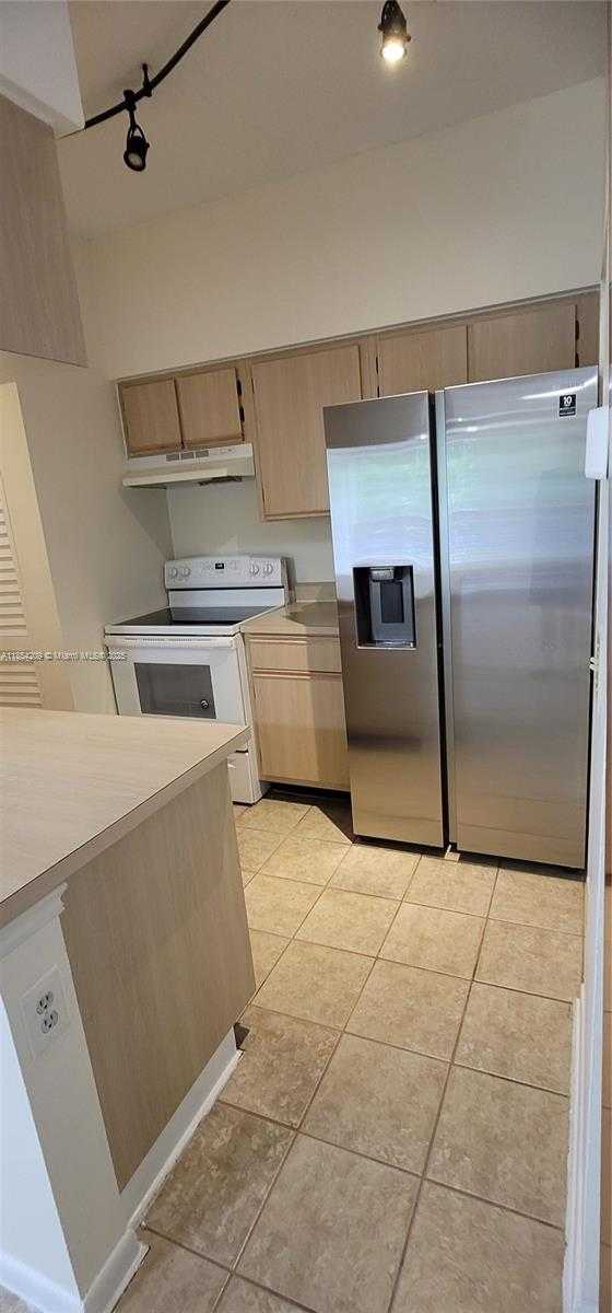 Small Image of 18342 NORTH WEST 68TH AVE #L, Hialeah Number 7
