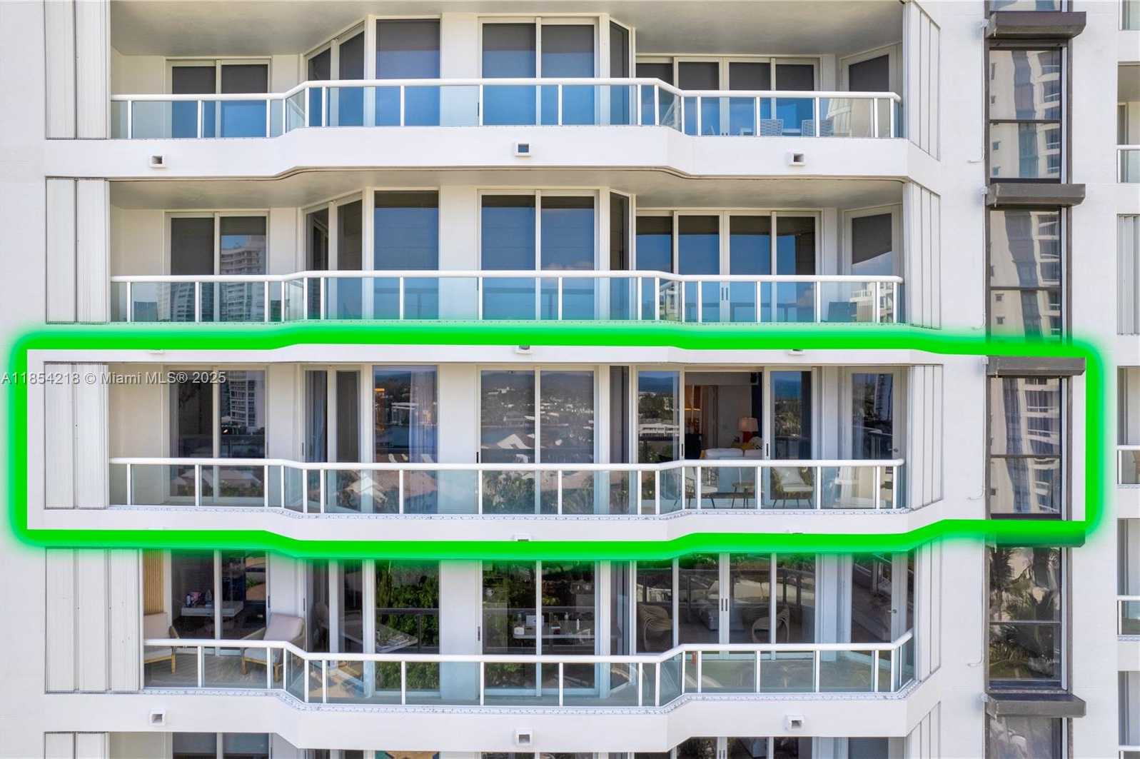 Small Image of Aventura Number 10