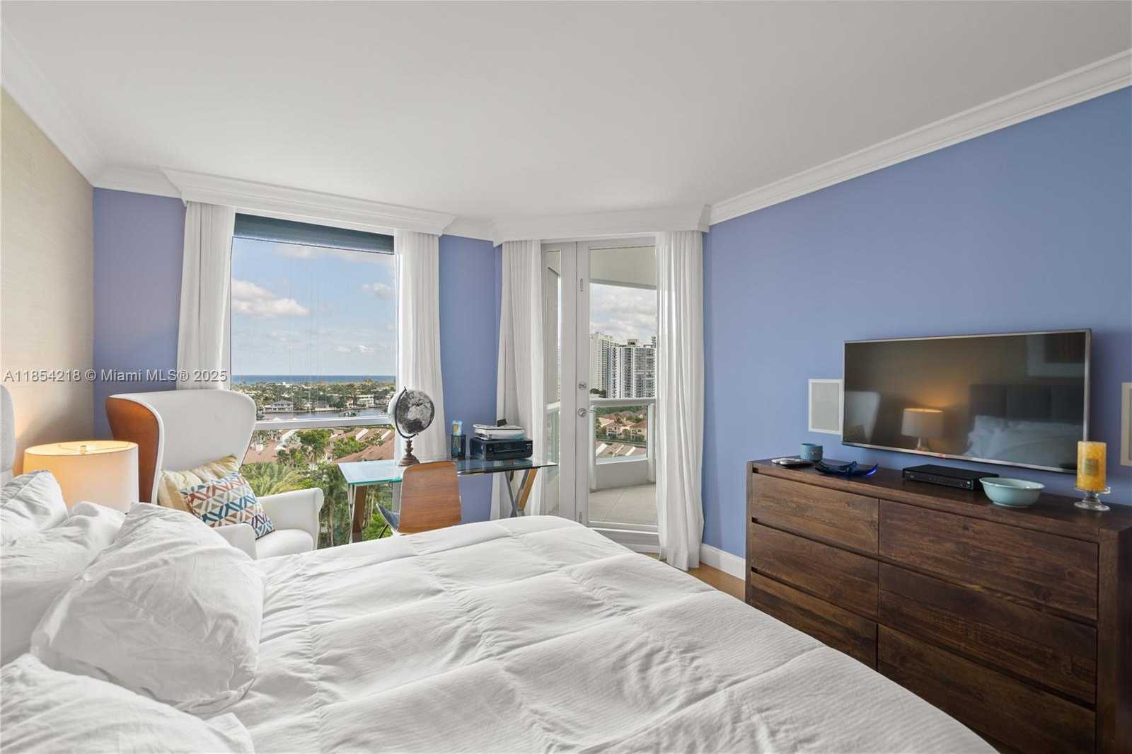 Small Image of Aventura Number 14