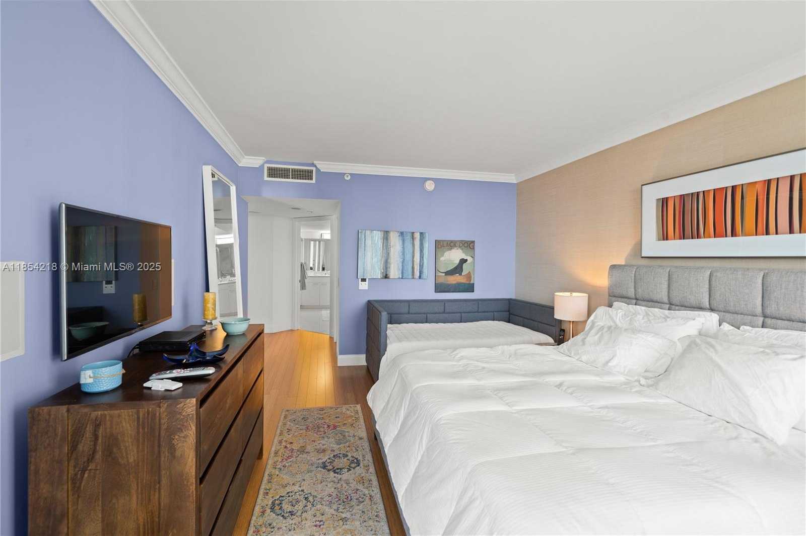 Small Image of Aventura Number 15