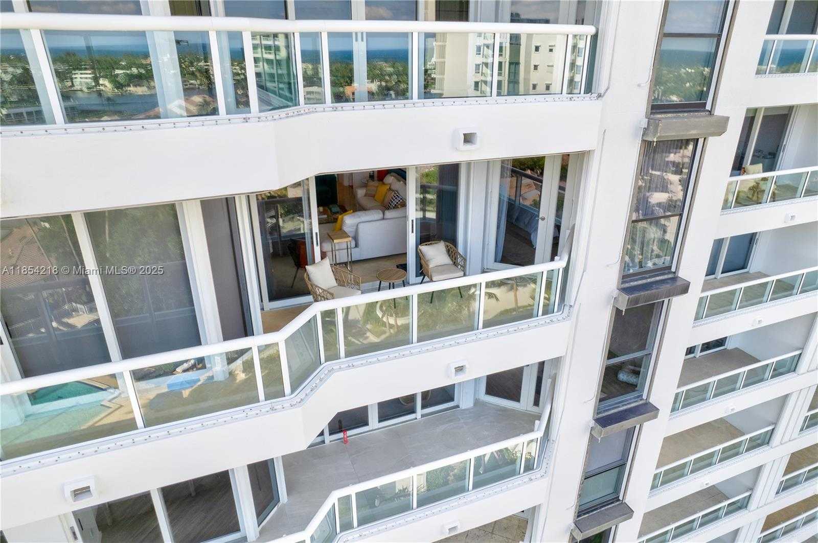 Small Image of Aventura Number 17