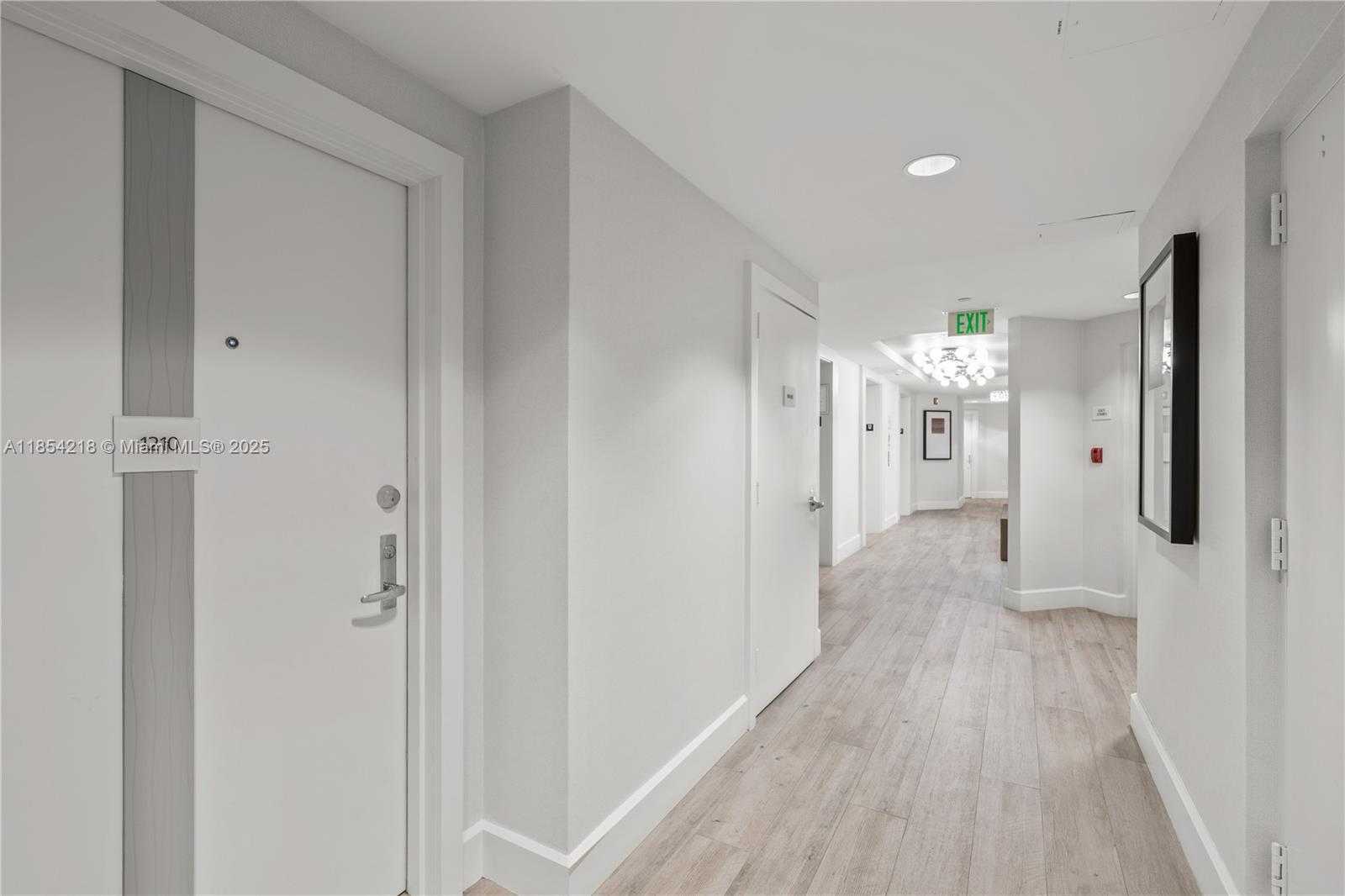 Small Image of Aventura Number 2