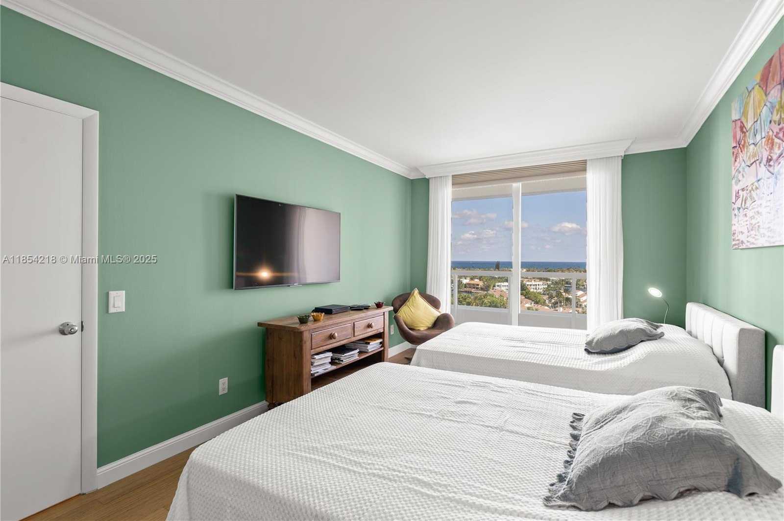 Small Image of Aventura Number 21