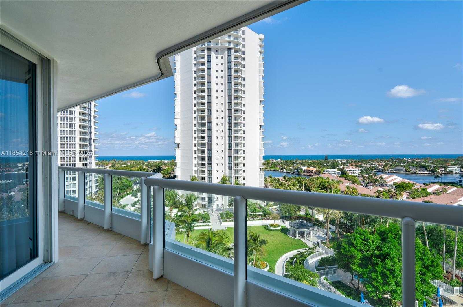 Small Image of Aventura Number 24