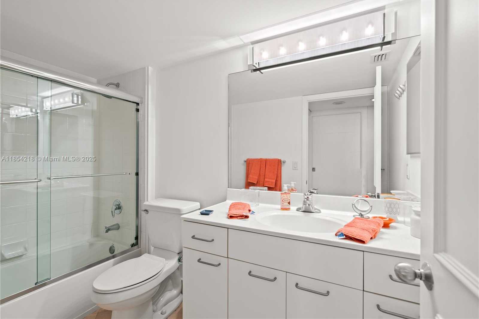 Small Image of Aventura Number 25