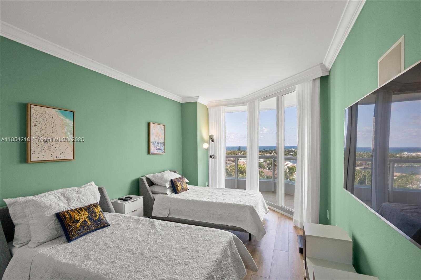 Small Image of Aventura Number 26