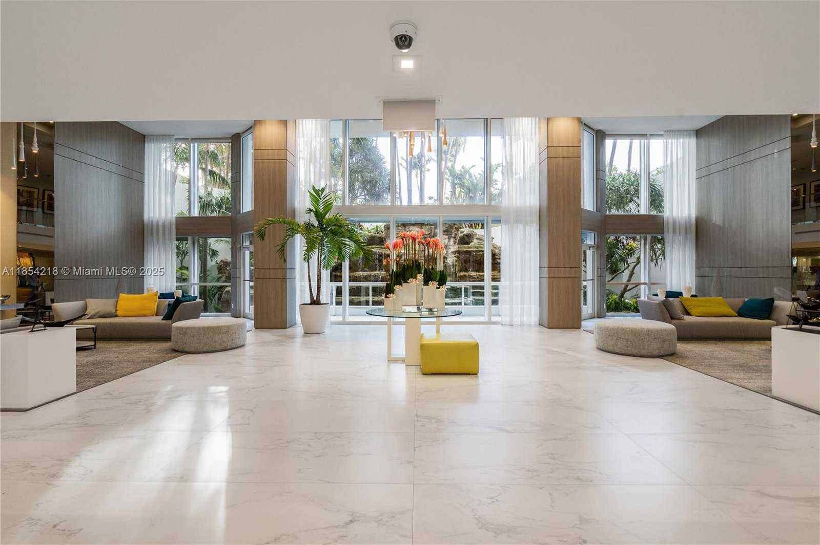 Small Image of Aventura Number 33