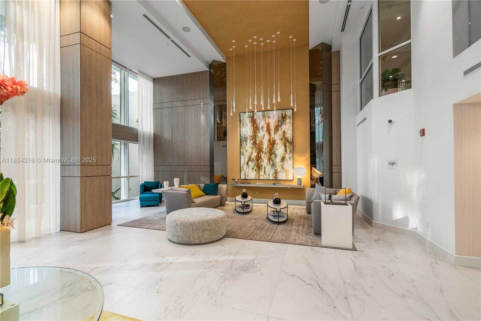 Small Image of Aventura Number 35