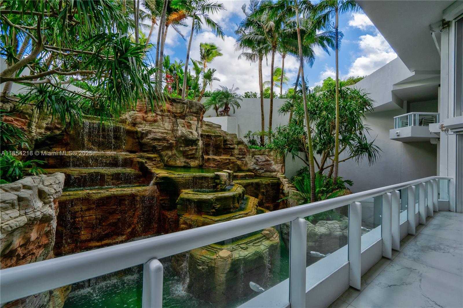 Small Image of Aventura Number 36