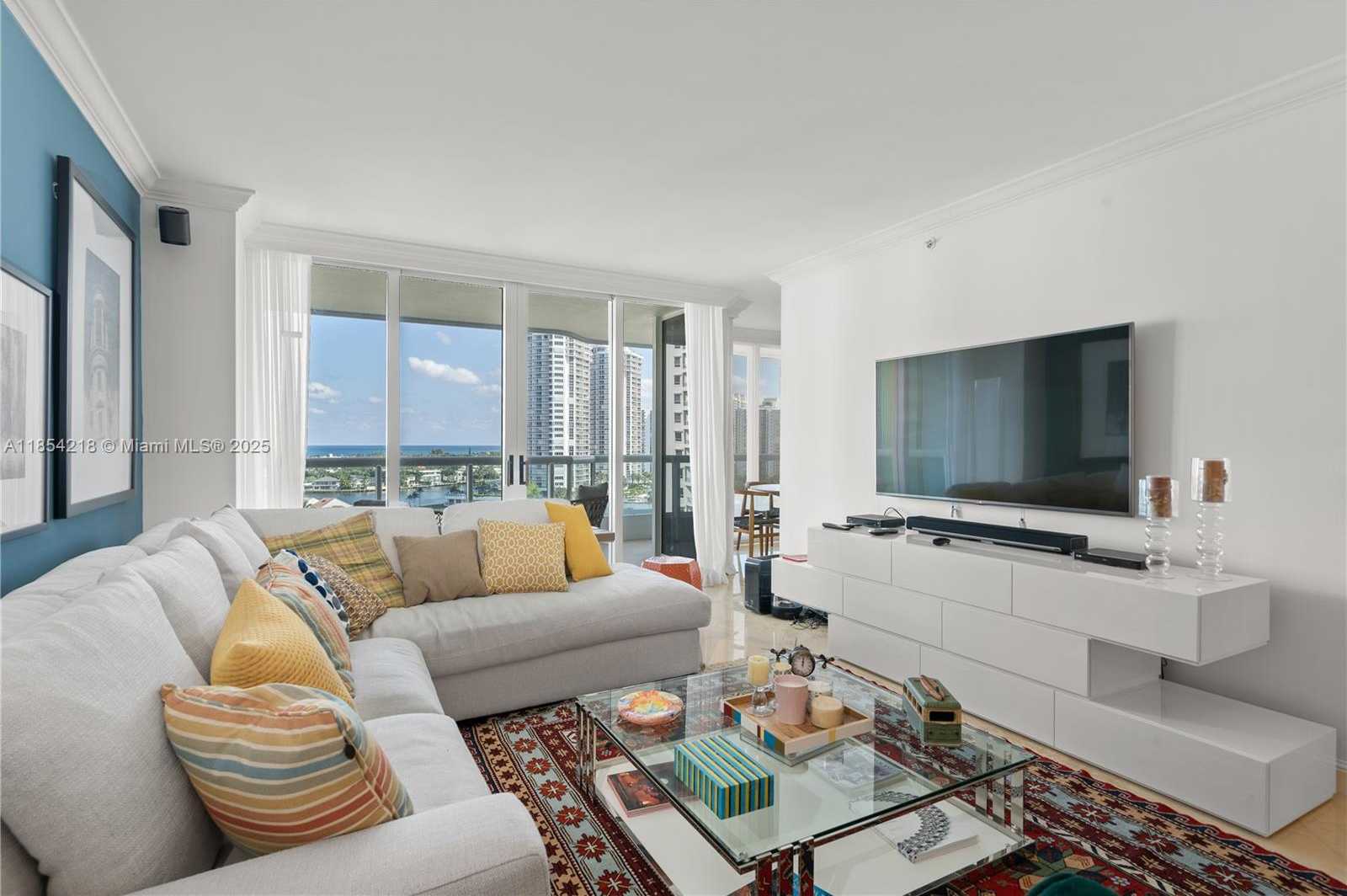 Small Image of Aventura Number 5