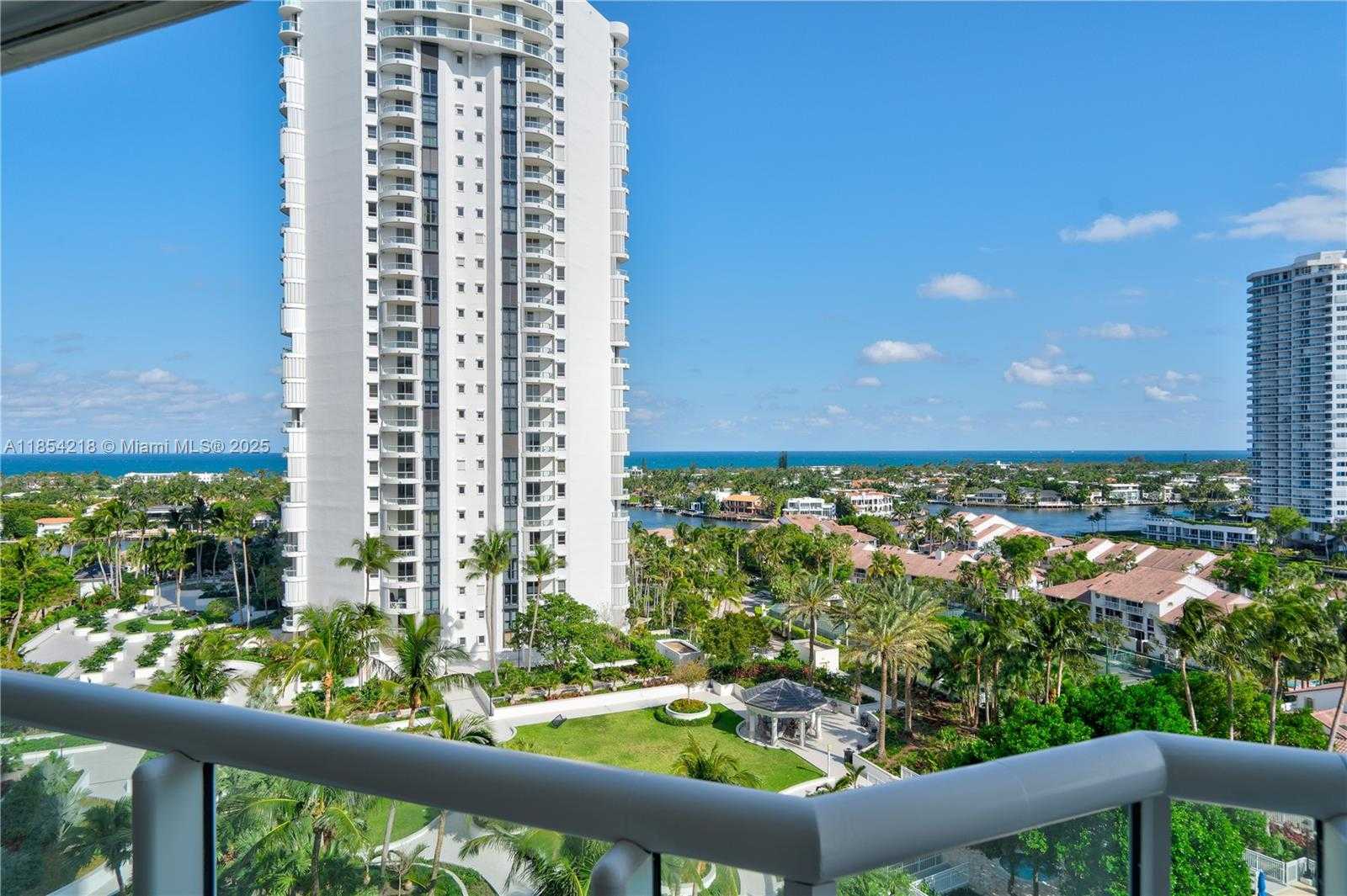 Small Image of Aventura Number 7