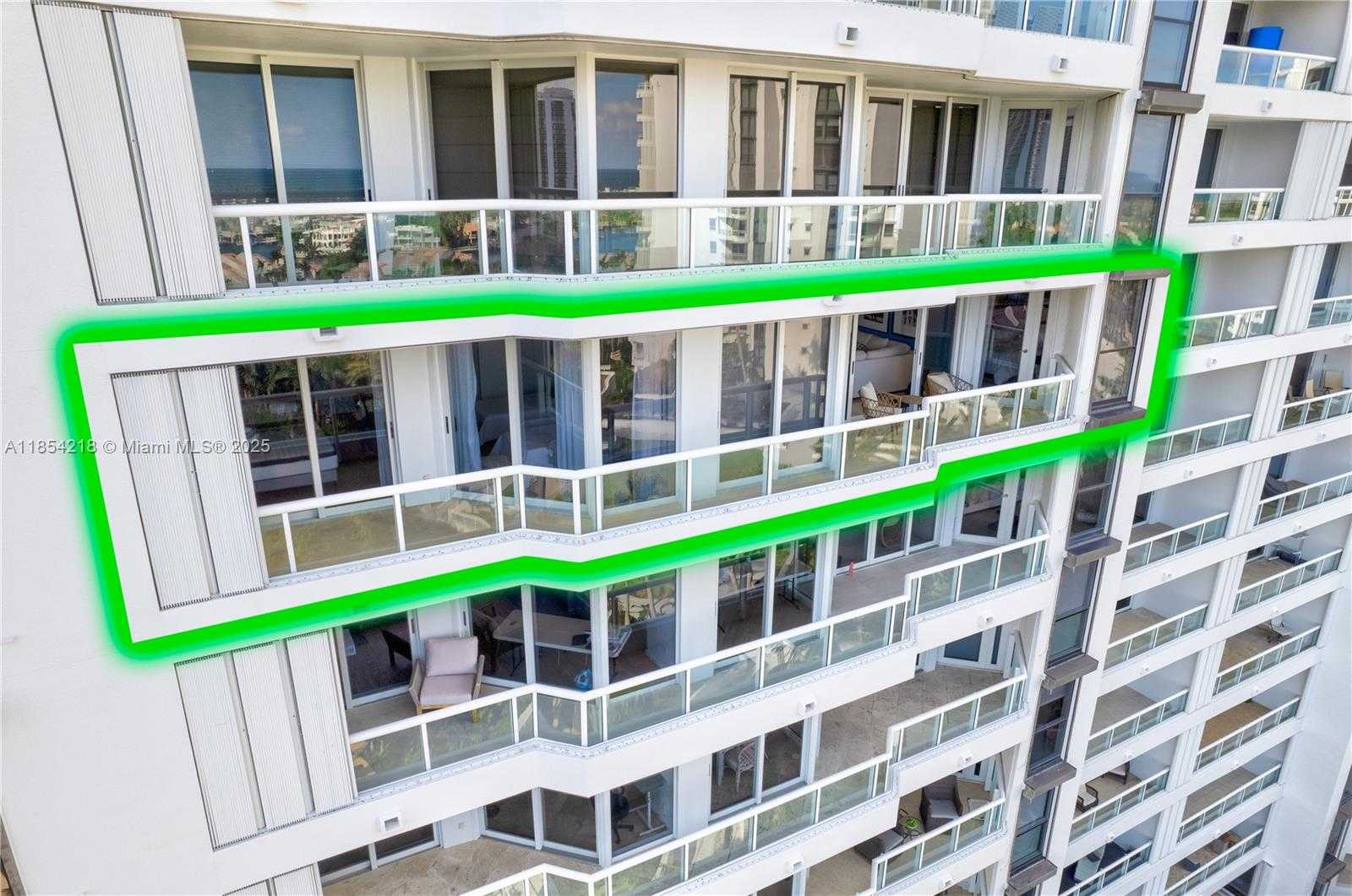 Small Image of Aventura Number 9