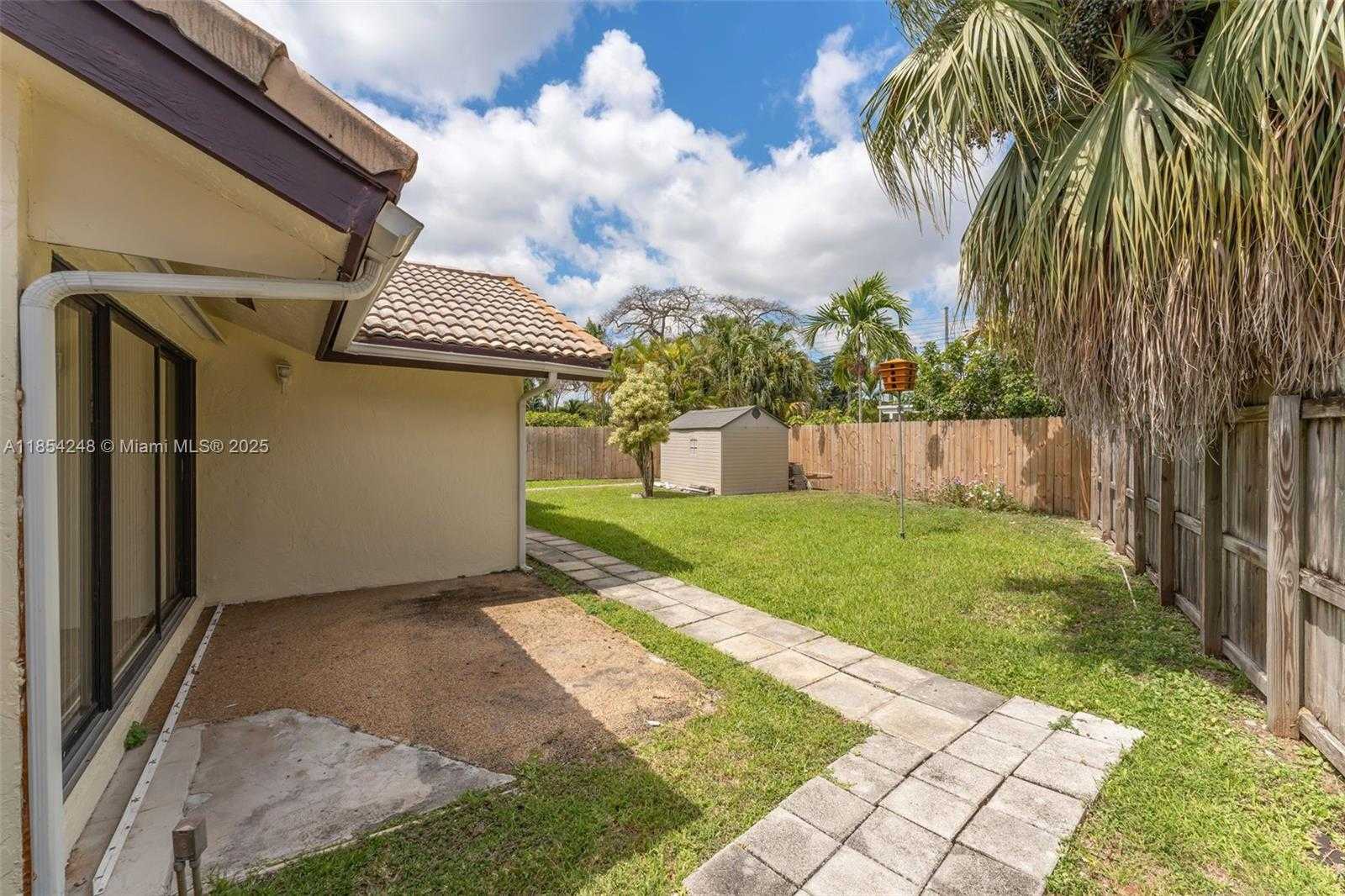 Small Image of 9130 SOUTH WEST 101ST AVE, Miami Number 31