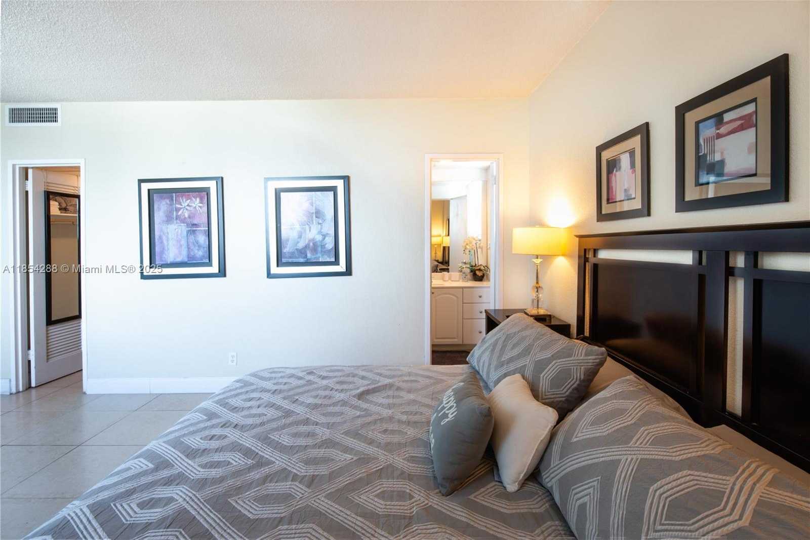 Small Image of 3901 OCEAN DR #9P, Hollywood Number 16
