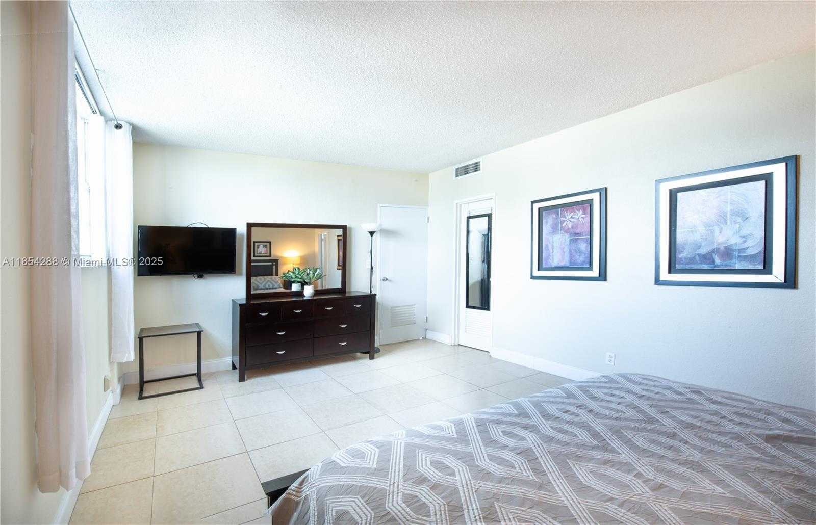 Small Image of 3901 OCEAN DR #9P, Hollywood Number 17