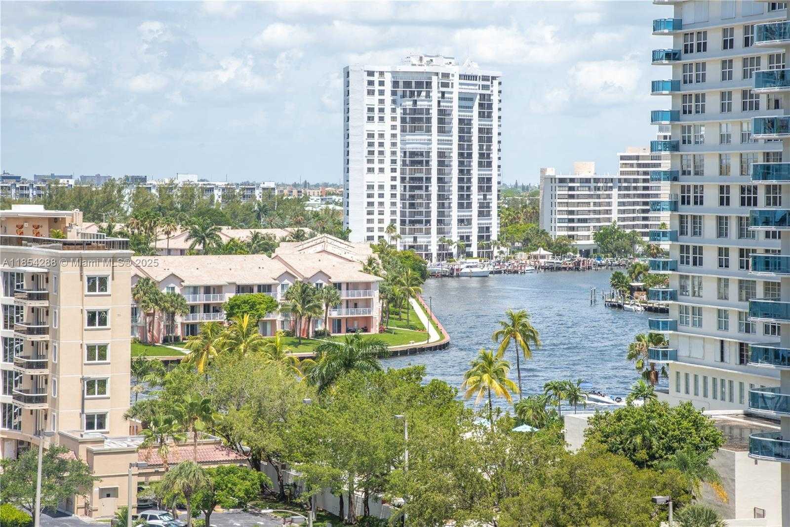 Small Image of 3901 OCEAN DR #9P, Hollywood Number 2