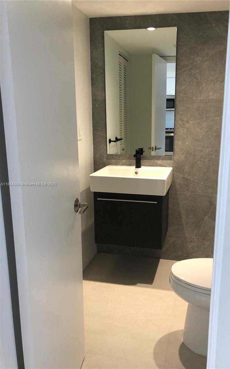 Small Image of 1901 BRICKELL AVE #B1802, Miami Number 10