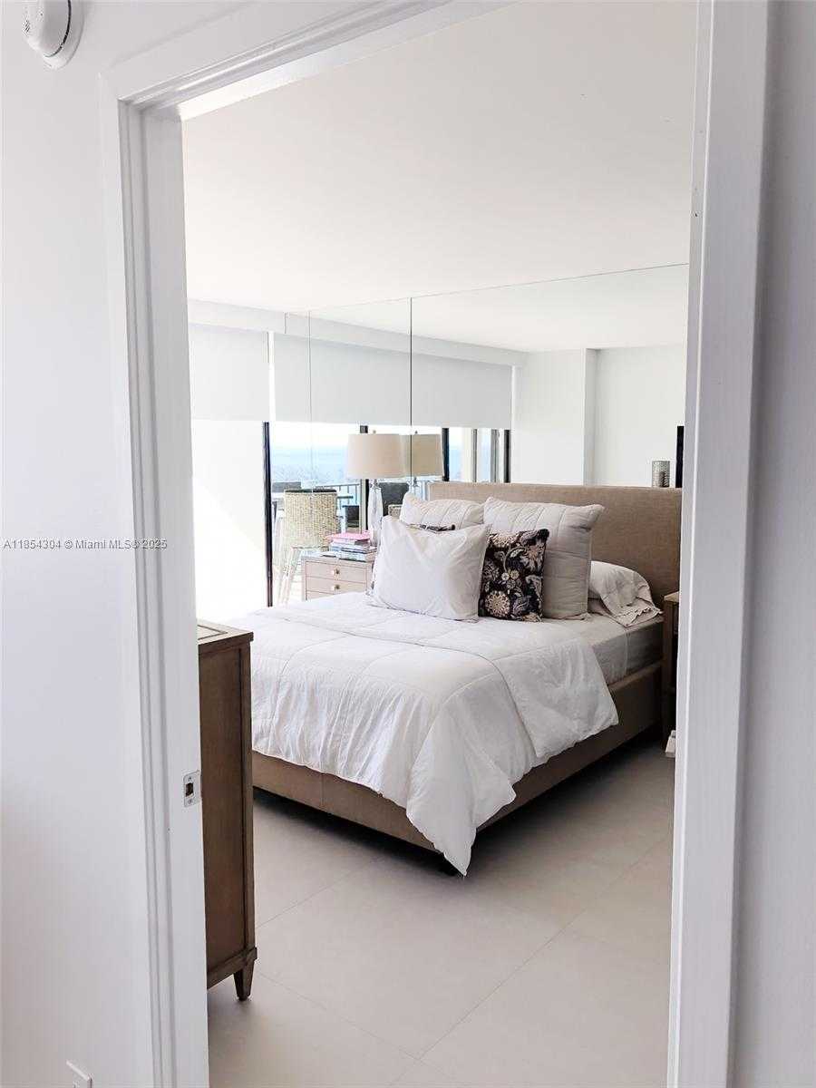 Small Image of 1901 BRICKELL AVE #B1802, Miami Number 7