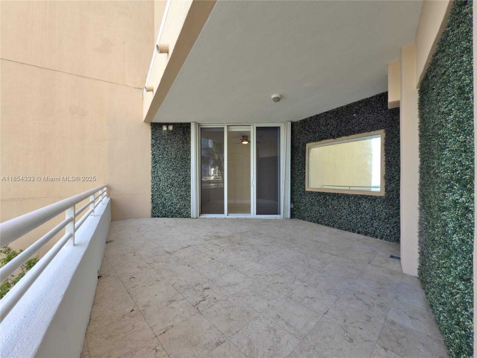 Small Image of 848 BRICKELL KEY DR #306, Miami Number 11
