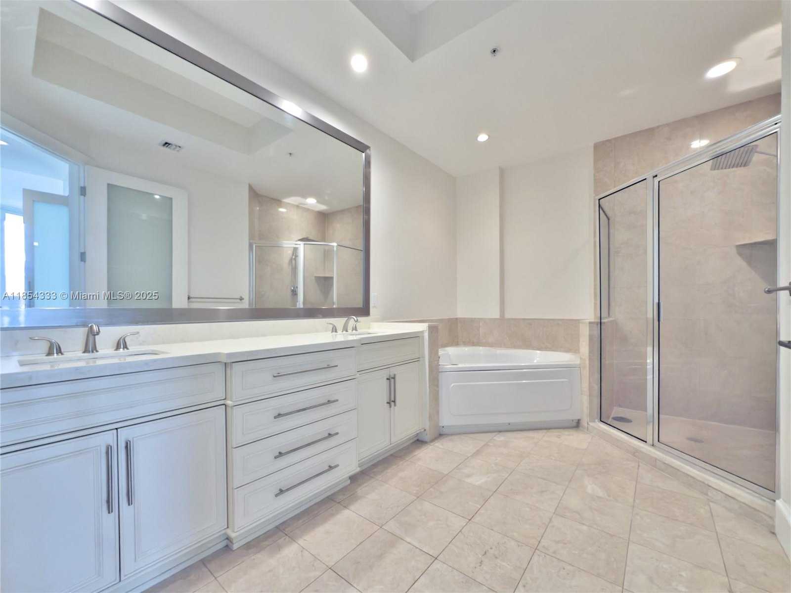 Small Image of 848 BRICKELL KEY DR #306, Miami Number 16