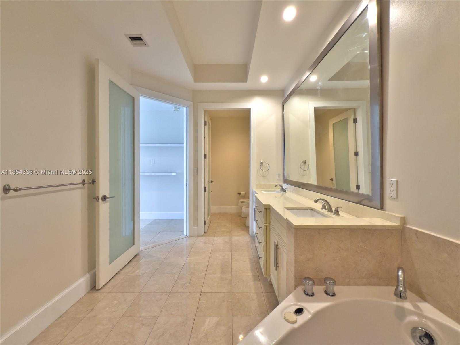 Small Image of 848 BRICKELL KEY DR #306, Miami Number 17