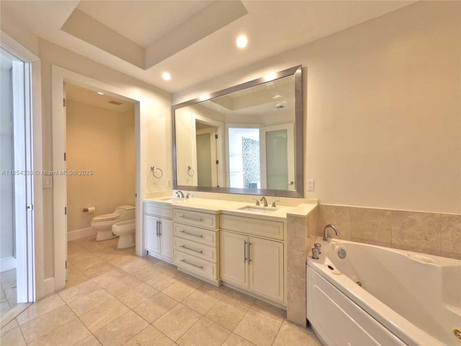 Small Image of 848 BRICKELL KEY DR #306, Miami Number 19