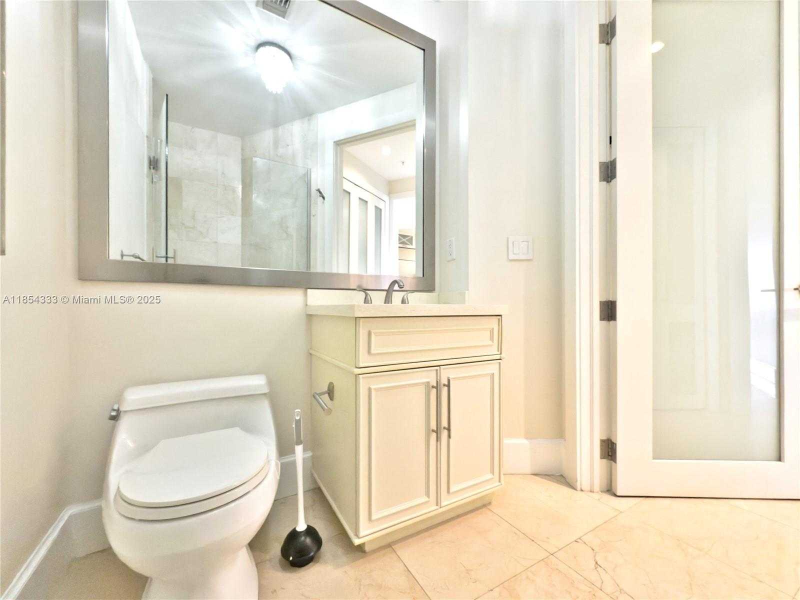 Small Image of 848 BRICKELL KEY DR #306, Miami Number 21