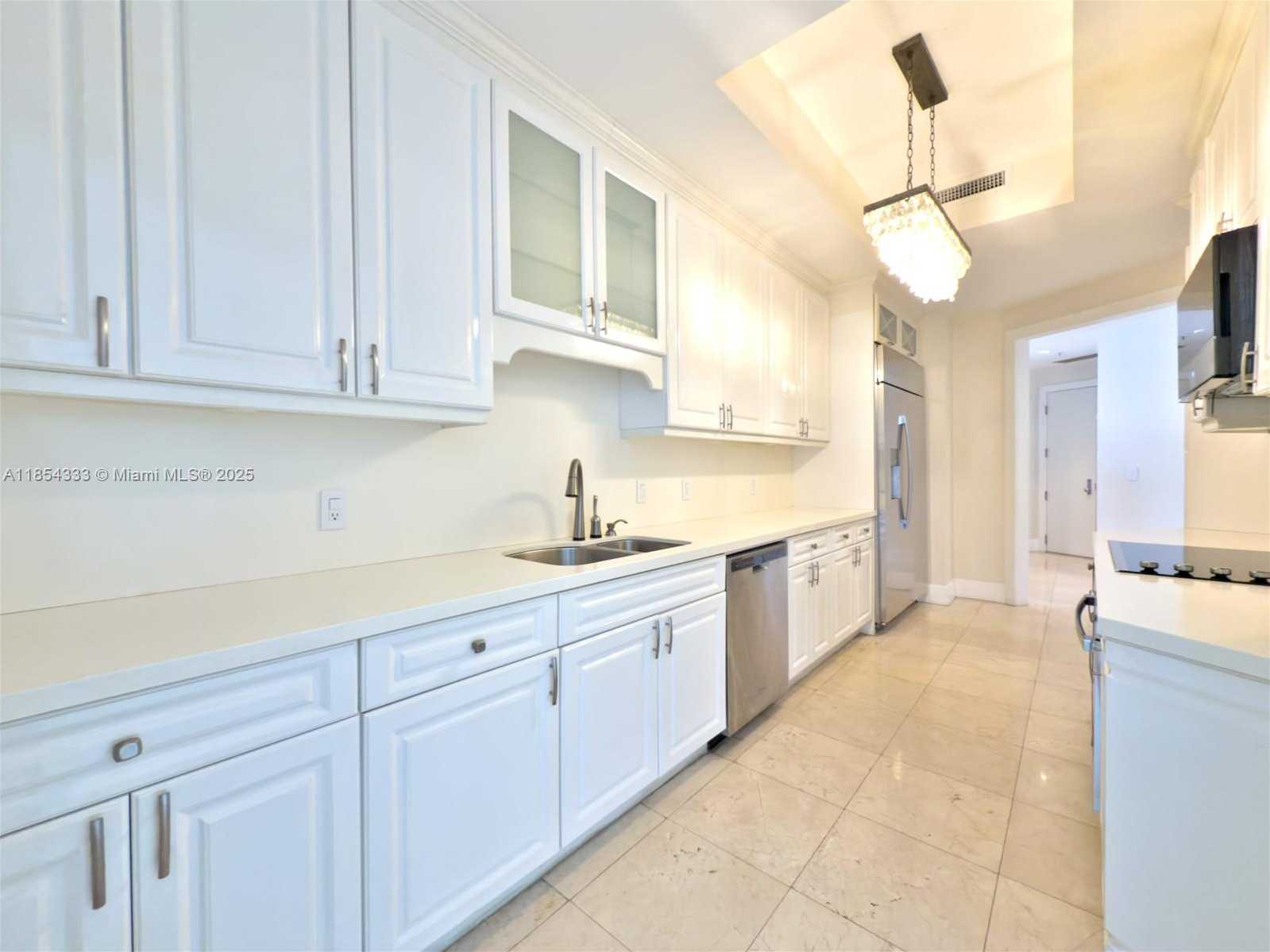 Small Image of 848 BRICKELL KEY DR #306, Miami Number 26