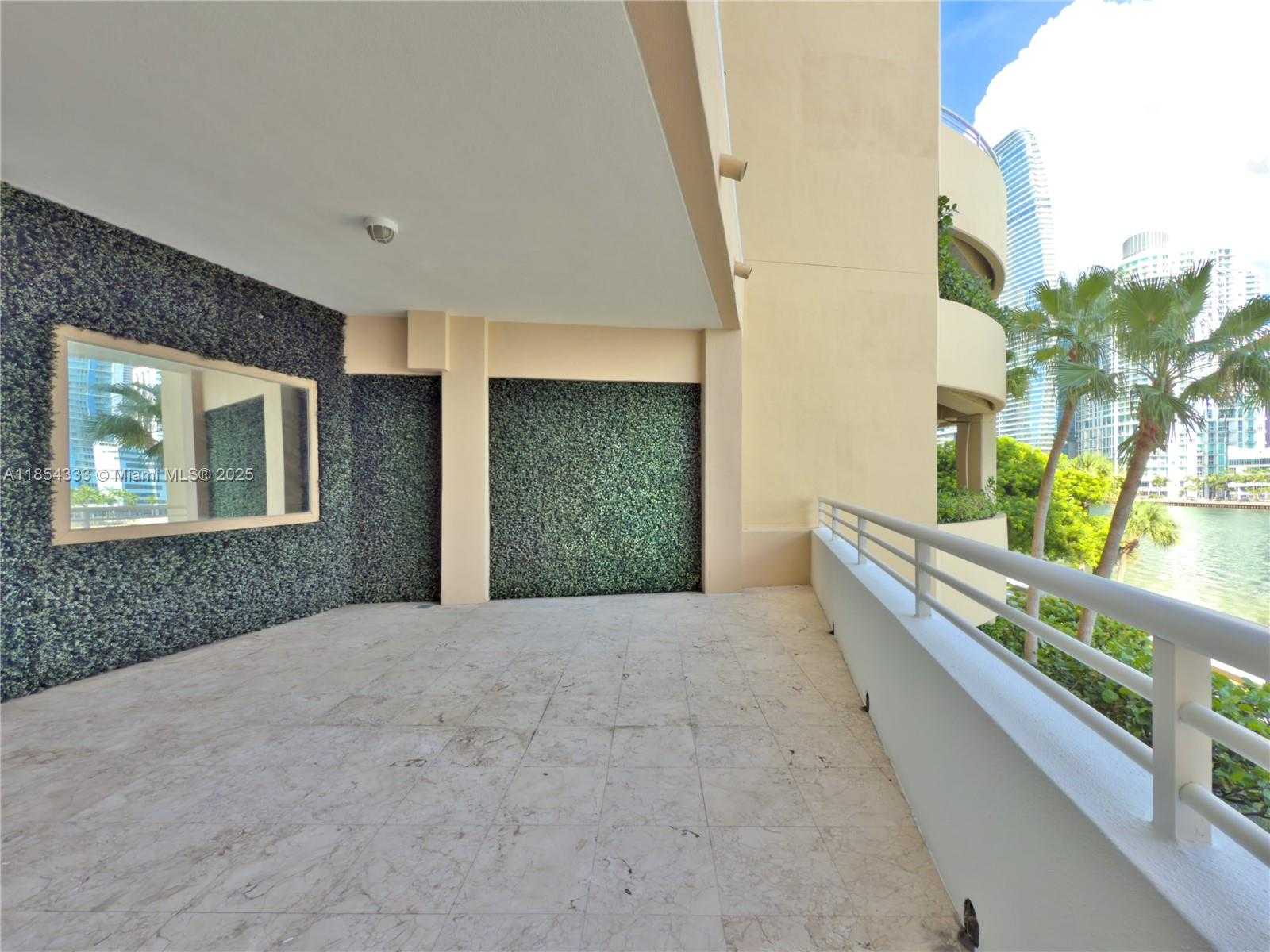 Small Image of 848 BRICKELL KEY DR #306, Miami Number 31