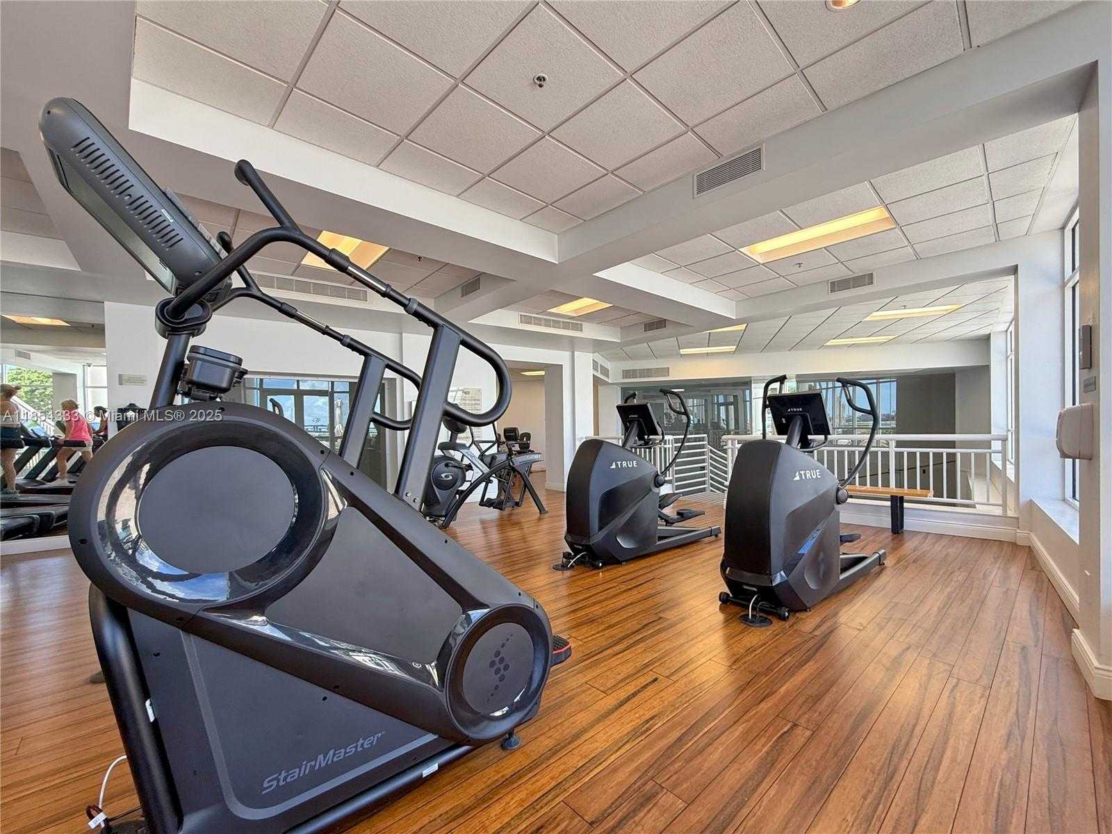 Small Image of 848 BRICKELL KEY DR #306, Miami Number 36