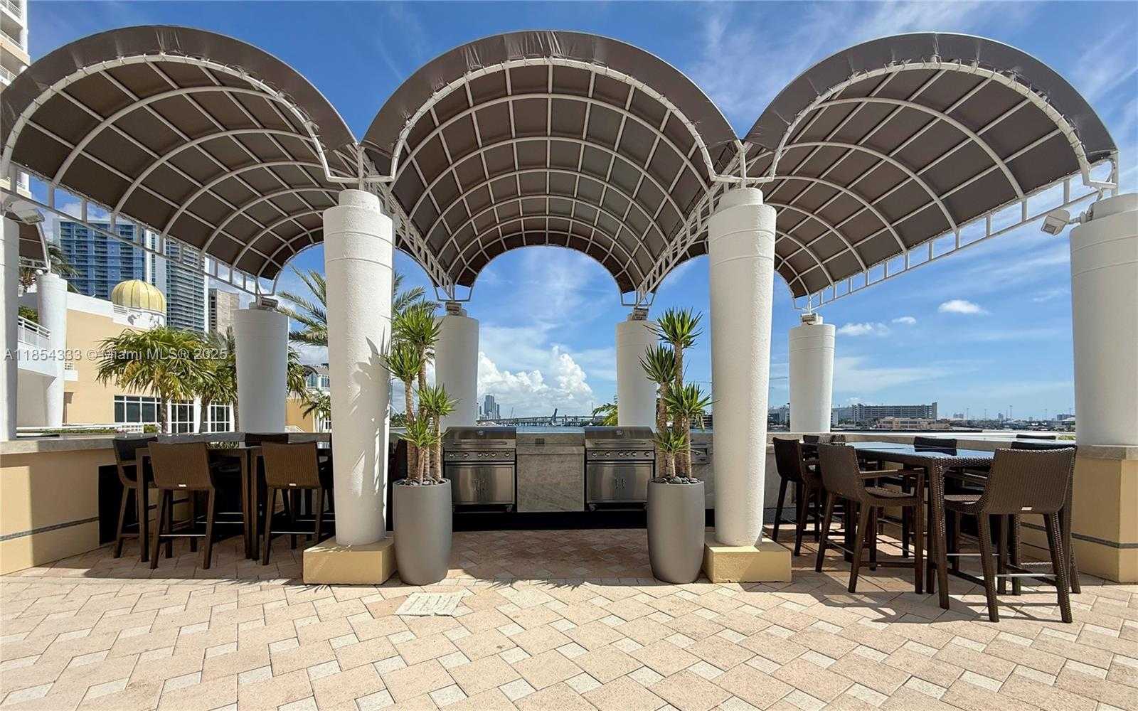Small Image of 848 BRICKELL KEY DR #306, Miami Number 37