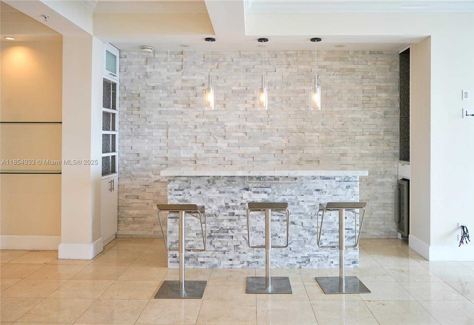Small Image of 848 BRICKELL KEY DR #306, Miami Number 4