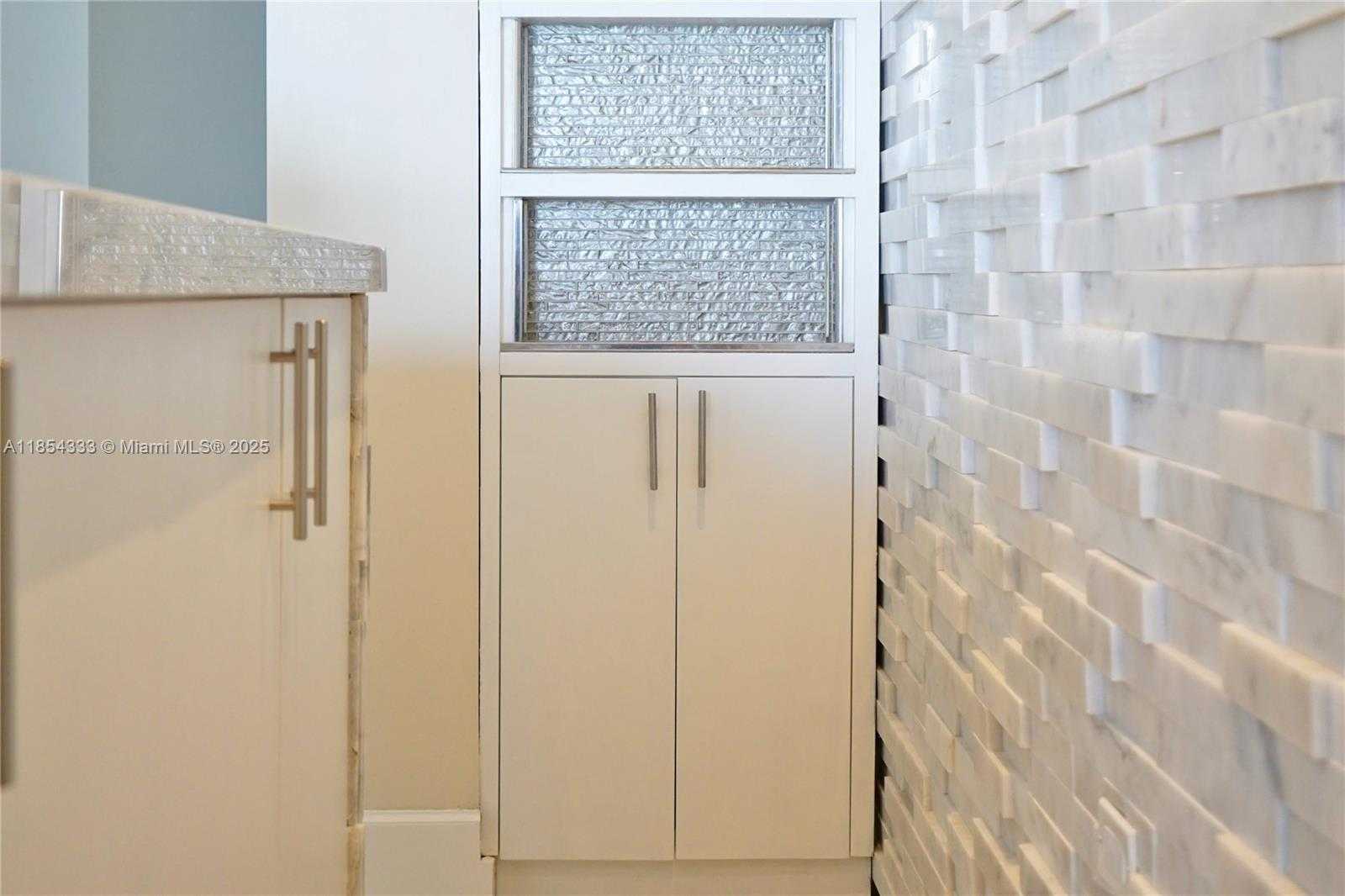 Small Image of 848 BRICKELL KEY DR #306, Miami Number 46