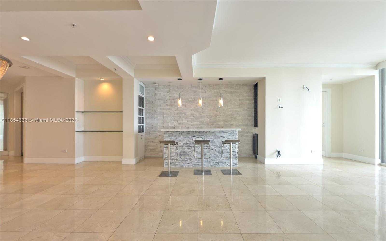 Small Image of 848 BRICKELL KEY DR #306, Miami Number 5