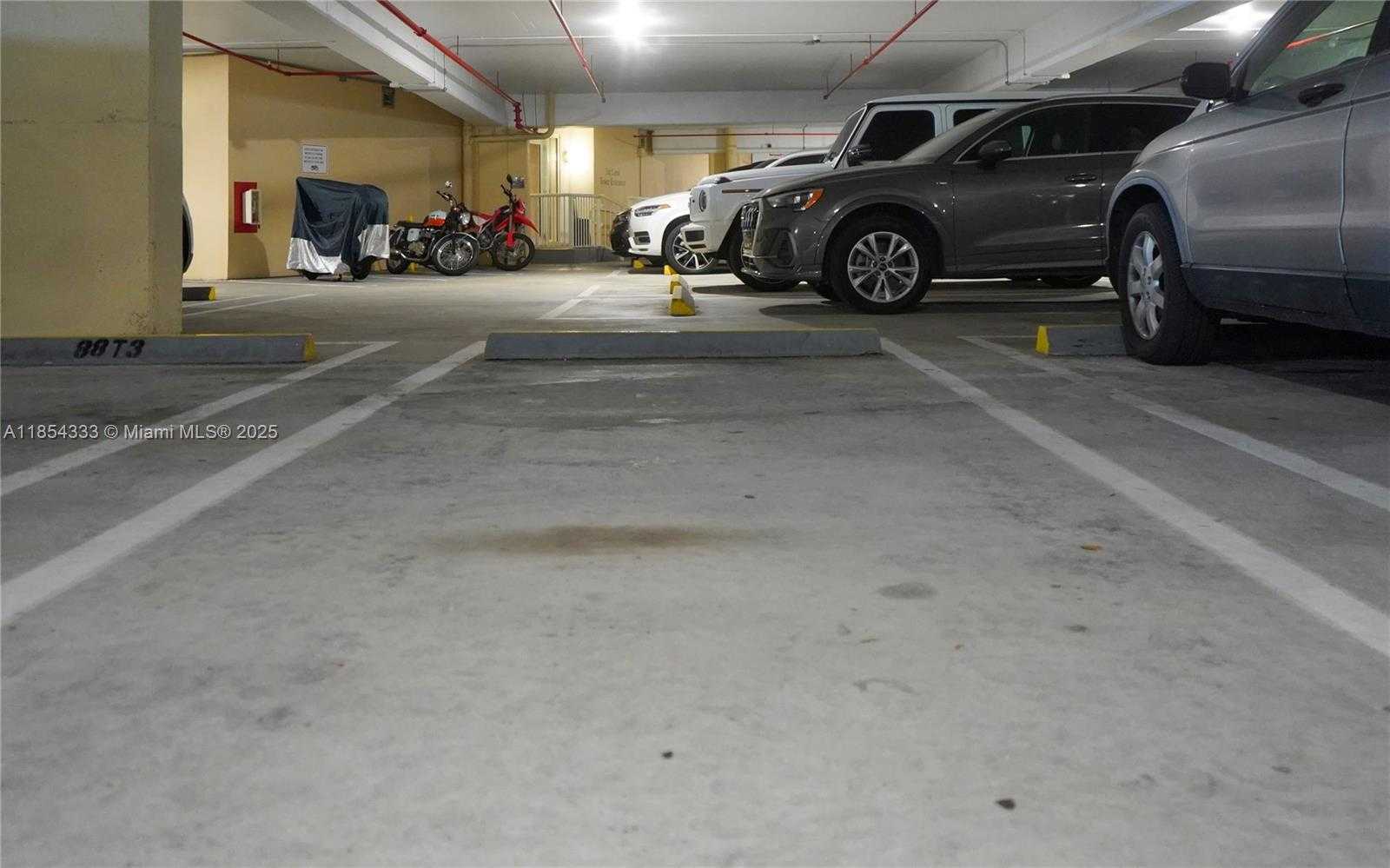 Small Image of 848 BRICKELL KEY DR #306, Miami Number 58