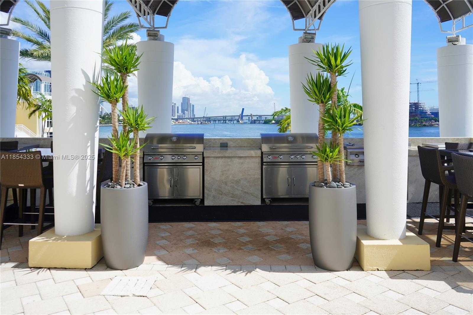 Small Image of 848 BRICKELL KEY DR #306, Miami Number 60