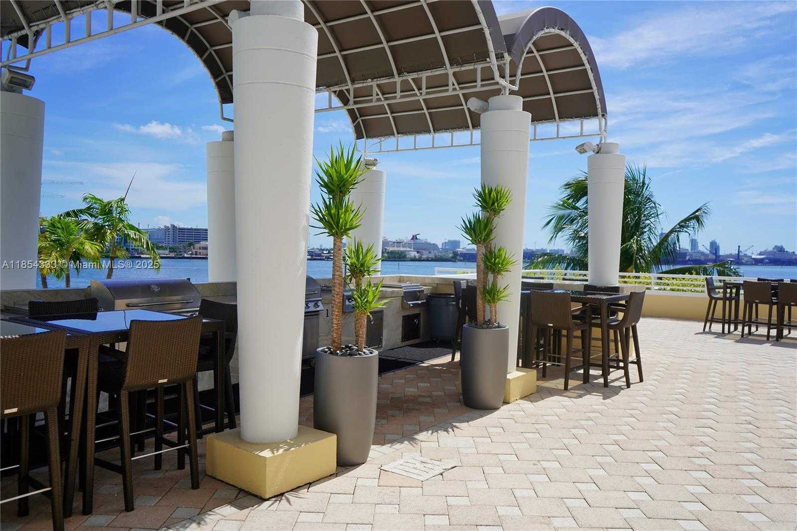 Small Image of 848 BRICKELL KEY DR #306, Miami Number 61
