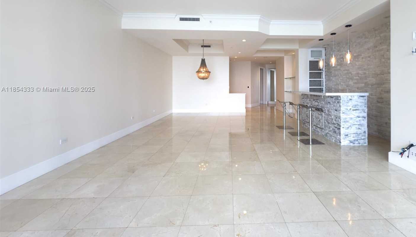 Small Image of 848 BRICKELL KEY DR #306, Miami Number 7