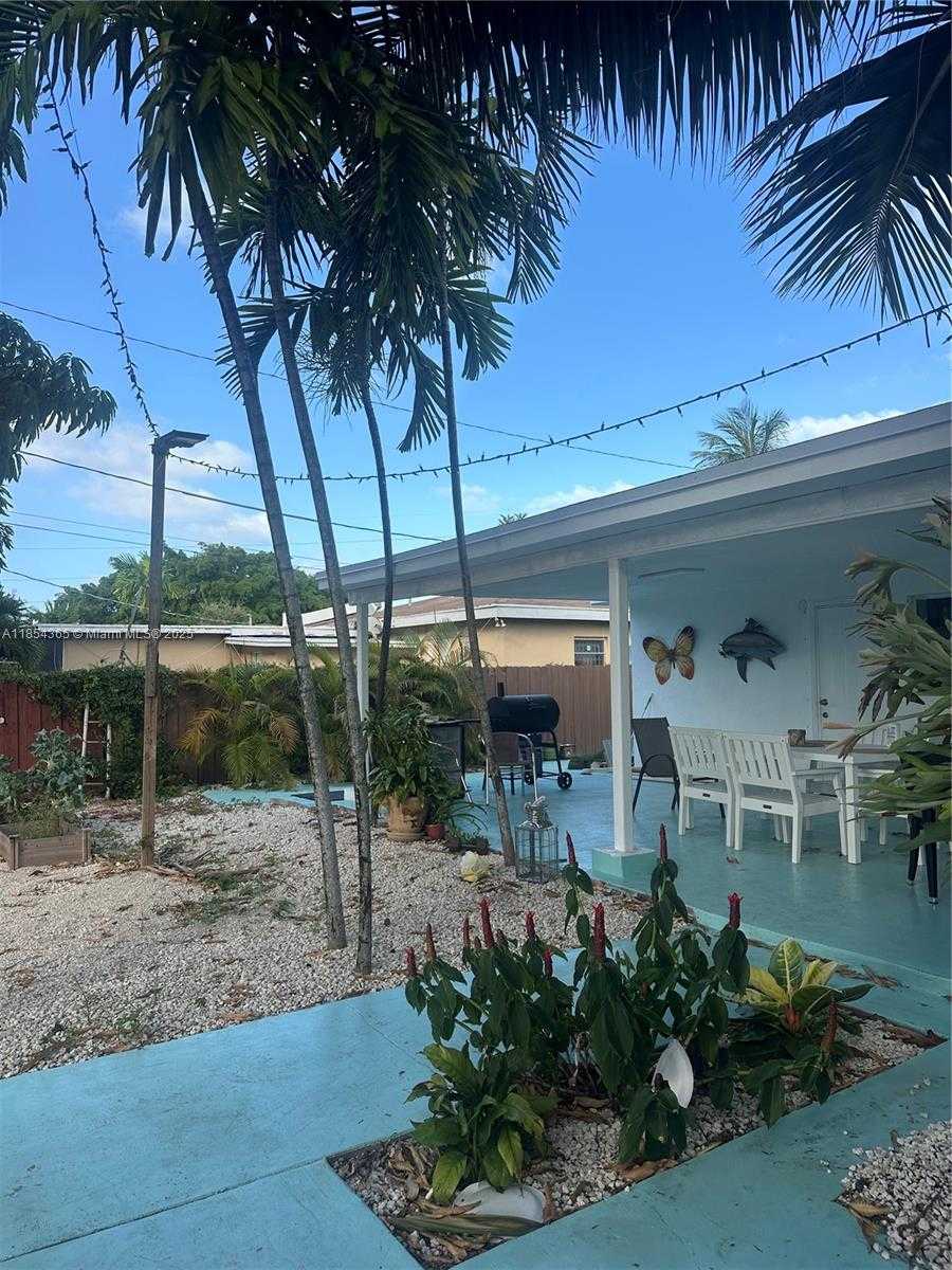 Small Image of 16030 MIAMI DR, North Miami Beach Number 13