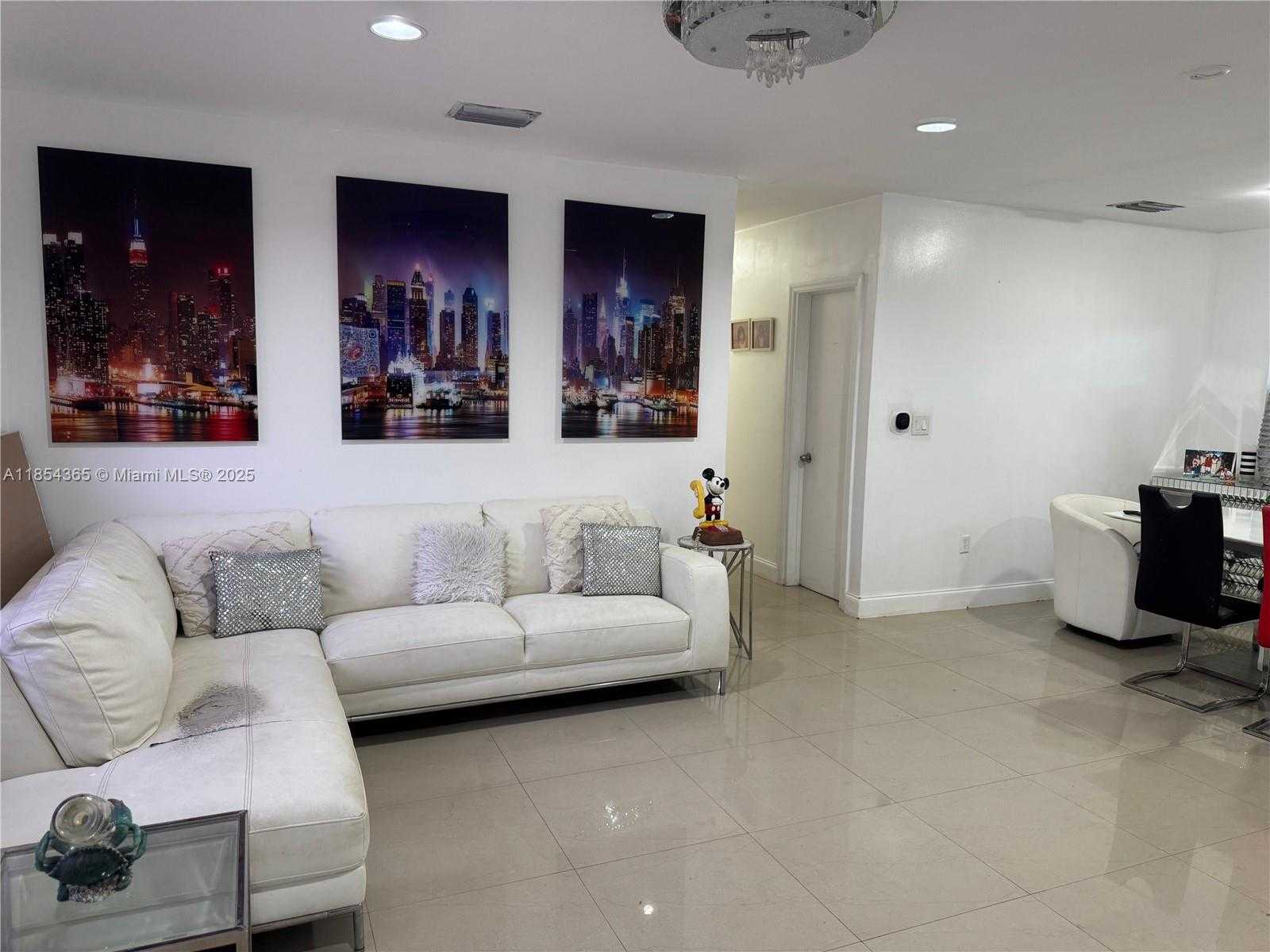 Small Image of 16030 MIAMI DR, North Miami Beach Number 2