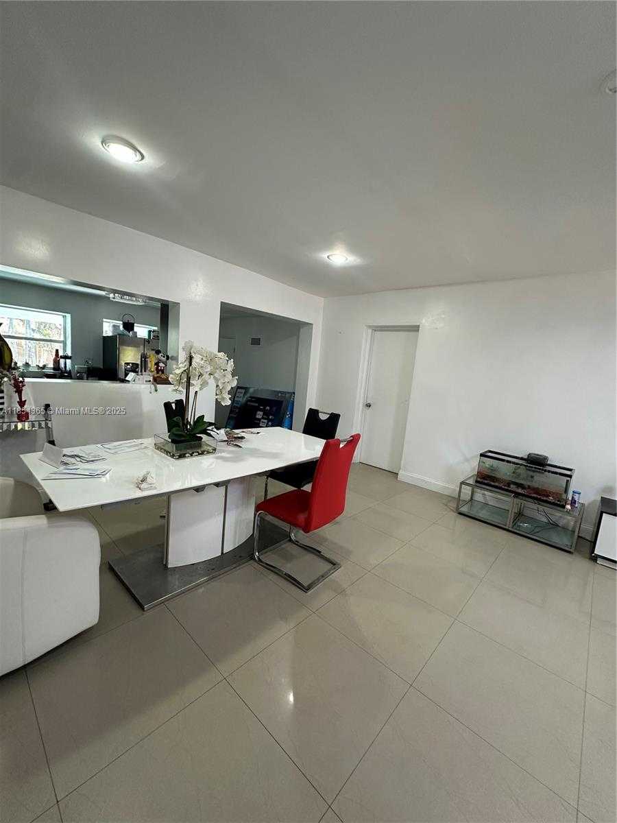 Small Image of 16030 MIAMI DR, North Miami Beach Number 4