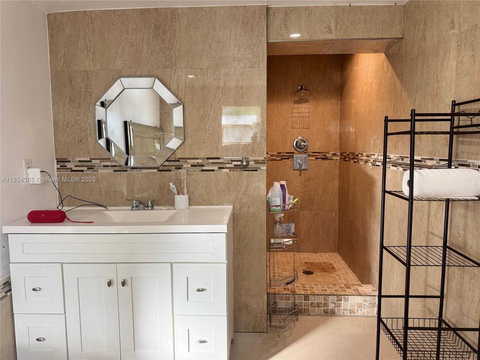 Small Image of 16030 MIAMI DR, North Miami Beach Number 7
